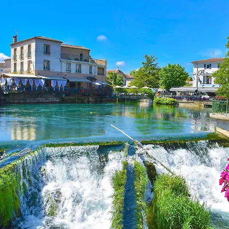 Gorgeous Stacaravan In Entraigues-sur-la-Sorgue